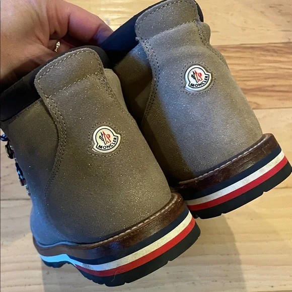 Moncler Blanche Boots with Sparkle - Picture 5 of 8